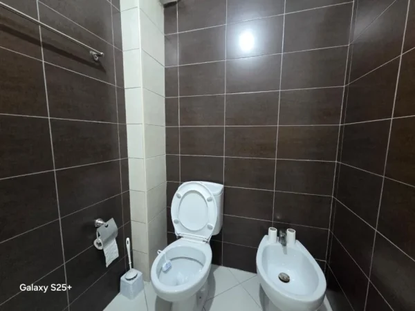 Vlore, jepet me qera apartament 1+1+Ballkon Kati 9, 70 m² 350 € (Rruga Gjergj Arianiti)