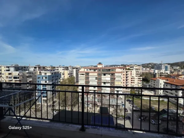 Vlore, jepet me qera apartament 1+1+Ballkon Kati 9, 70 m² 350 € (Rruga Gjergj Arianiti)