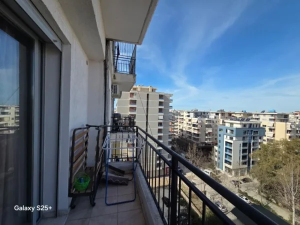 Vlore, jepet me qera apartament 1+1+Ballkon Kati 9, 70 m² 350 € (Rruga Gjergj Arianiti)