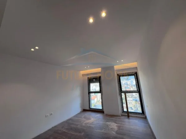 Tirane, shitet apartament 2+1+Ballkon Kati 8, 102 m² 179.000 € (Porcelan)