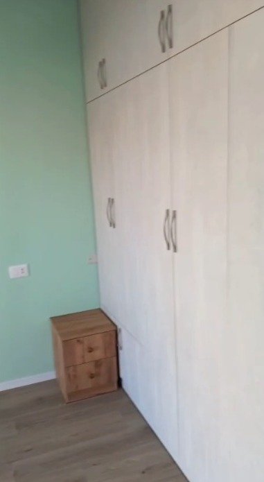 Tirane, jepet me qera apartament 1+1 Kati 1, 75 m² 480 € (Xhamlliku)