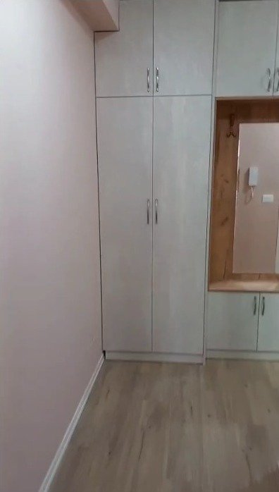 Tirane, jepet me qera apartament 1+1 Kati 1, 75 m² 480 € (Xhamlliku)
