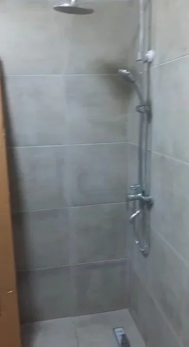 Tirane, jepet me qera apartament 1+1 Kati 1, 75 m² 480 € (Xhamlliku)