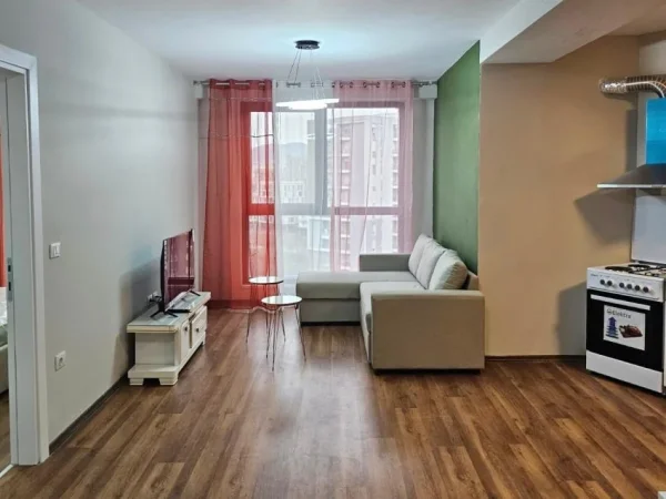 jepet me qera apartament Kati 10, 80 m² 520 € (Rruga e Dafinave)