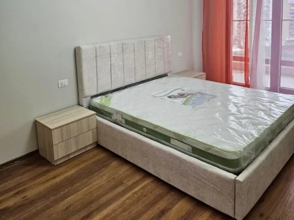 jepet me qera apartament Kati 10, 80 m² 520 € (Rruga e Dafinave)