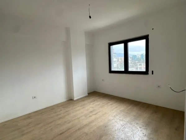 Tirane, shitet apartament 2+1+Ballkon Kati 3, 112 m² 185.000 € 