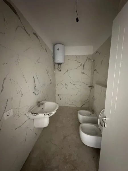 Tirane, shitet apartament 2+1+Ballkon Kati 3, 112 m² 185.000 € 