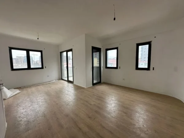 Tirane, shitet apartament 2+1+Ballkon Kati 3, 112 m² 185.000 € 