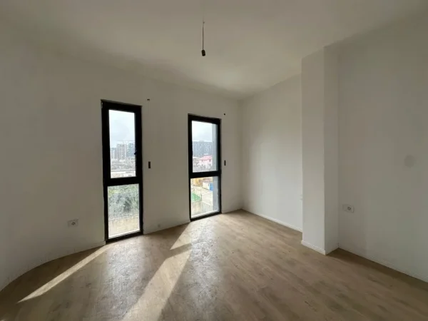 Tirane, shitet apartament 2+1+Ballkon Kati 3, 112 m² 185.000 € 