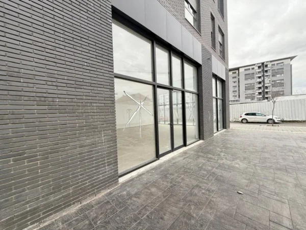 Tirane, jepet ne shitje ambjent biznesi Kati 0, 77 m² 154.940 € (Rruga Nikolla Zoraqi)