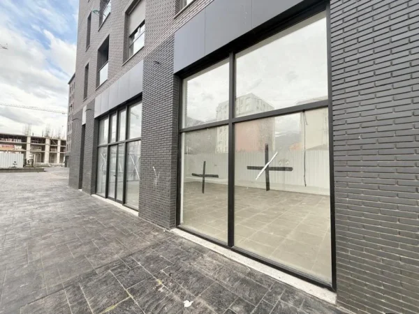 Tirane, jepet ne shitje ambjent biznesi Kati 0, 77 m² 154.940 € (Rruga Nikolla Zoraqi)