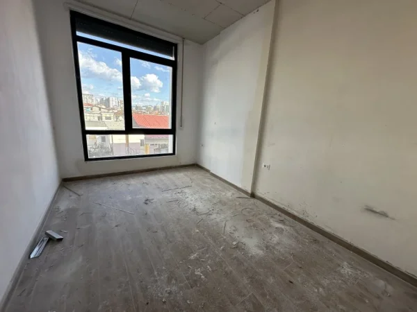 Tirane, jepet me qera apartament 2+1+Ballkon Kati 5, 100 m² 430 € (Ish Dogana)
