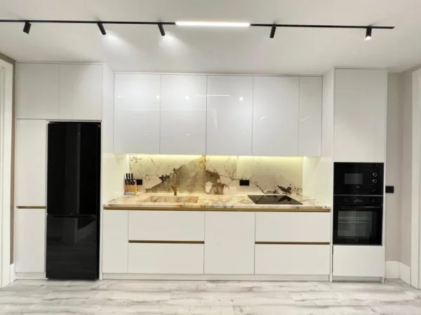 Tirane, jepet me qera apartament duplex 4+1+Ballkon Kati 7, 155 m² 2.300 € (Rruga Ismail Qemali)