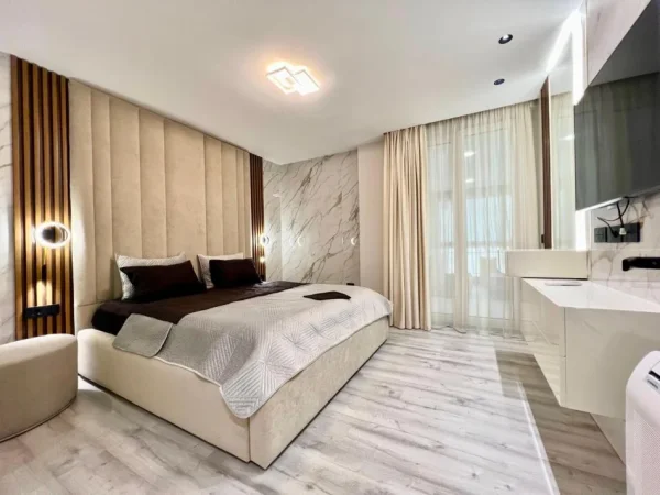 Tirane, jepet me qera apartament duplex 4+1+Ballkon Kati 7, 155 m² 2.300 € (Rruga Ismail Qemali)