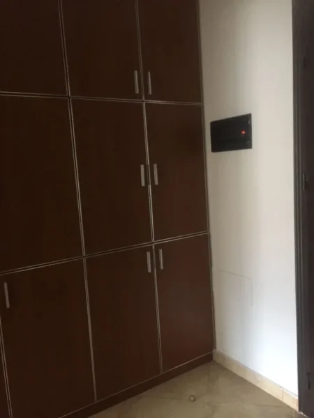 Tirane, jepet me qera zyre Kati 5, 70 m² 500 € (Ministria e Drejtesis ,Rruga Fortuzi)
