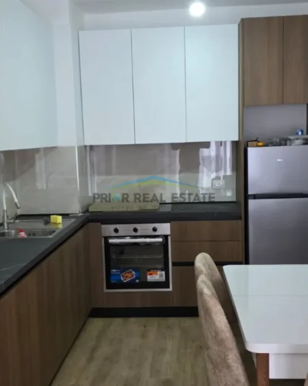 Tirane, jepet me qera apartament 2+1 Kati 2, 70 m² 500 € (Univers City)