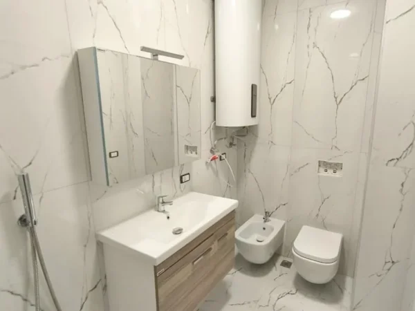 Tirane, jepet me qera apartament 2+1+Aneks+Ballkon Kati 7, 101 m² 670 € (Rruga e Dafinave)