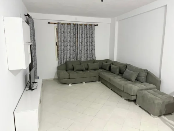 Tirane, jepet me qera apartament 2+1+Ballkon Kati 2, 95 m² 520 € (Rruga Loni Ligori)