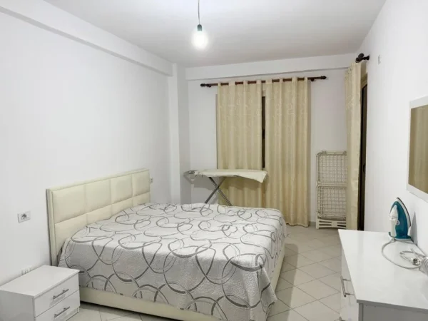 Tirane, jepet me qera apartament 2+1+Ballkon Kati 2, 95 m² 520 € (Rruga Loni Ligori)