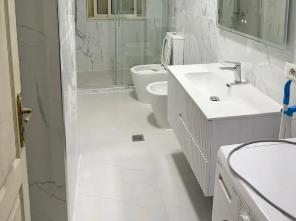 Tirane, jepet me qera apartament 2+1+Ballkon Kati 2, 95 m² 520 € (Rruga Loni Ligori)