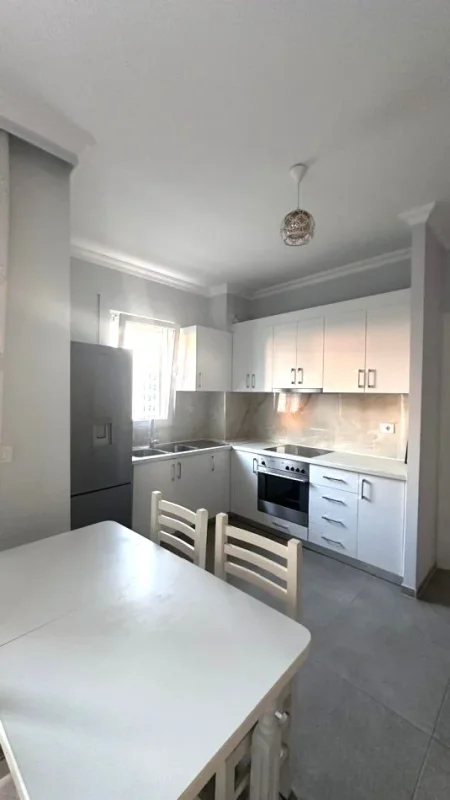 JEPET ME QERA AP 1+1 TEK MANGALEM 21 NE ALI DEM , 400 €uro , Mobilim shume i mire