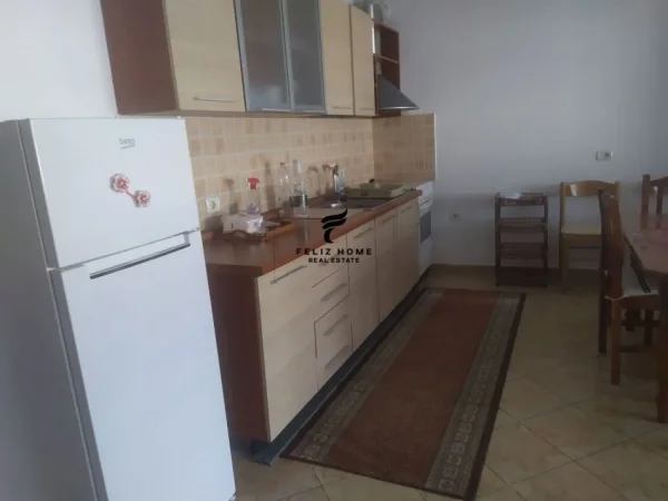 Tirane, jepet me qera apartament 1+1 Kati 3, 77 m² 500 € (QENDER)
