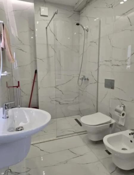 Tirane, jepet me qera apartament 1+1 Kati 3, 75 m² 800 € (Kodra e Diellit)