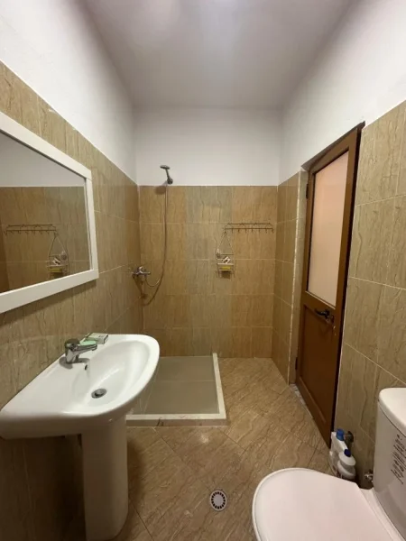 Tirane, jepet me qera apartament 2+1 Kati 4, 90 m² 450 € (Astir)