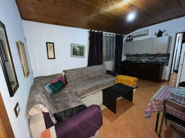 Tirane, jepet me qera shtepi 2+1 Kati 2, 80 m² 500 € (Shkolla e Baletit)