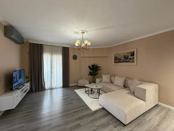 Tirane, jepet me qera apartament 2+1 Kati 4, 90 m² 900 € (Komuna e Parisit)