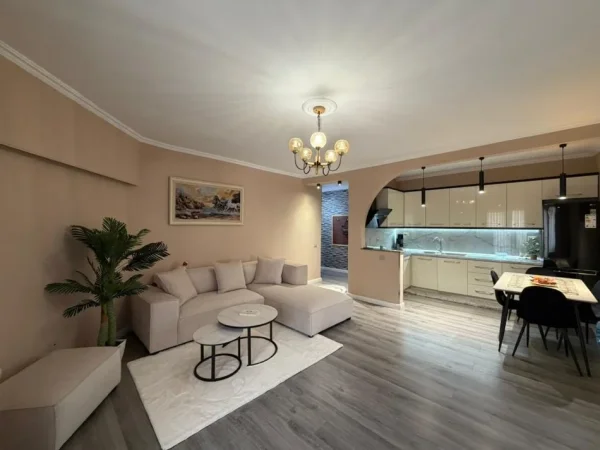 Tirane, jepet me qera apartament 2+1 Kati 4, 90 m² 900 € (Komuna e Parisit)