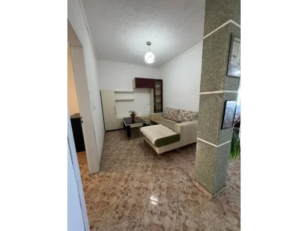 Tirane, jepet me qera apartament 3+1 Kati 7, 91 m² 480 € (LAPRAKE)