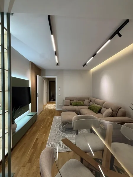 Tirane, jepet me qera apartament 1+1+Ballkon Kati 1, 75 m² (Kopshti Zoologjik) 85.000 Leke/Muaj