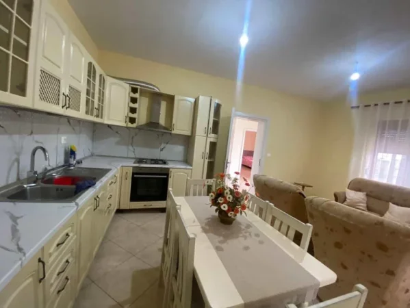 Tirane, jepet me qera shtepi 2+1+parkim Kati 1, 90 m² 300 € (Farke e Vogel , Rruga Daxhit)