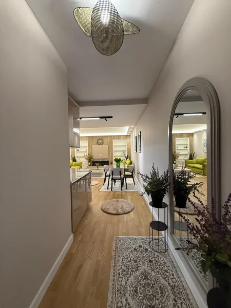 Tirane, jepet me qera apartament 1+1+Ballkon Kati 1, 75 m² (Kopshti Zoologjik) 💶 90.000 Leke/Muaj