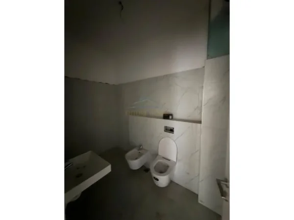 Tirane, shitet apartament 2+1+Ballkon Kati 2, 119 m² 191.000 € 