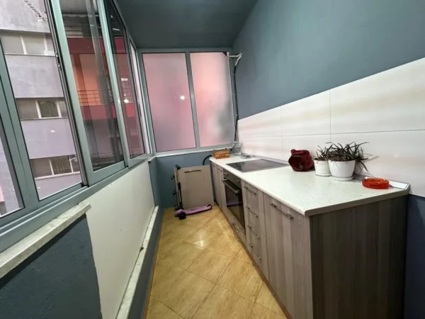 Tirane, jepet me qera apartament 1+1 Kati 5, 63 m² 400 € (MISTO MAME PRANE KMY)