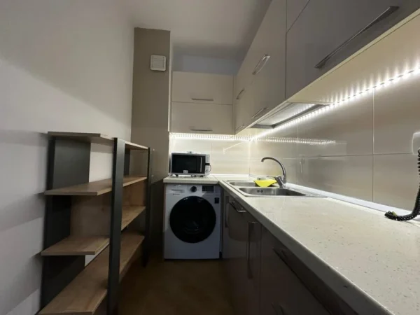 Tirane, jepet me qera apartament 1+1 Kati 5, 63 m² 400 € (MISTO MAME PRANE KMY)