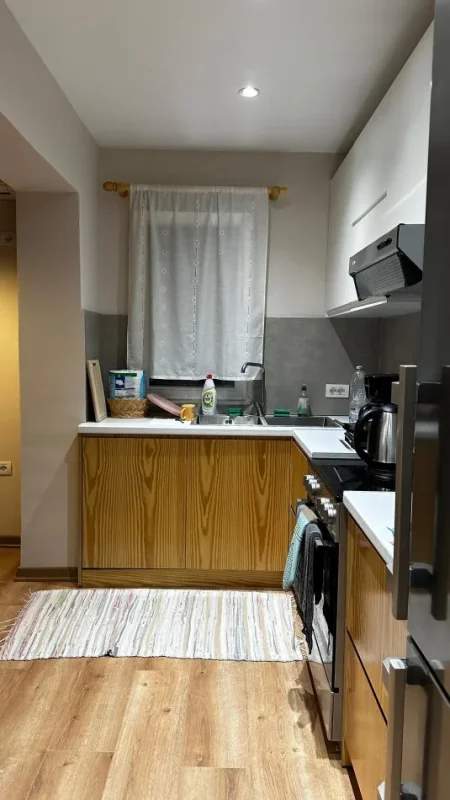 Tirane, jepet me qera apartament 1+1+Ballkon Kati 4, 60 m² 650 € 