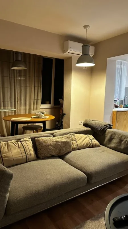 Tirane, jepet me qera apartament 1+1+Ballkon Kati 4, 60 m² 650 € 