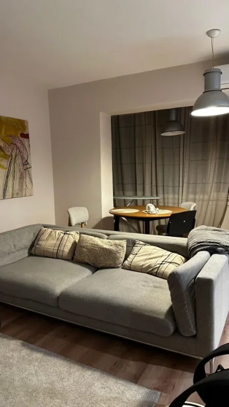 Tirane, jepet me qera apartament 1+1+Ballkon Kati 4, 60 m² 650 € 