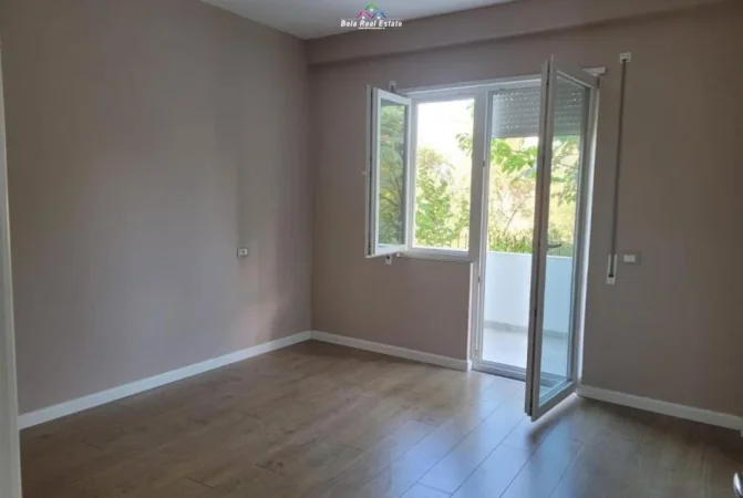 Tirane, jepet me qera apartament 1+1 Kati 4, 65 m² 400 € (Kopshti botanik)