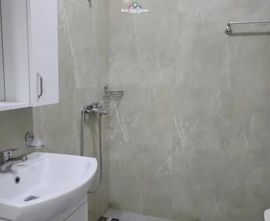 Tirane, jepet me qera apartament 1+1 Kati 4, 65 m² 400 € (Kopshti botanik)