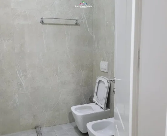 Tirane, jepet me qera apartament 1+1 Kati 4, 65 m² 400 € (Kopshti botanik)
