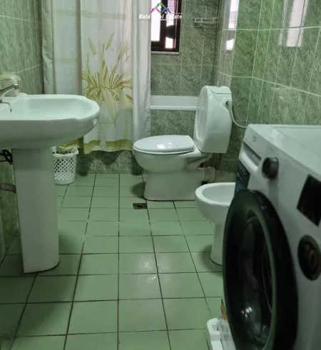 Tirane, jepet me qera apartament 2+1 Kati 4, 93 m² 625 € (Rruga Ymer Kurti)