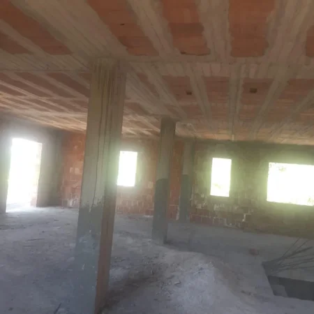 Tirane, shes Vile Kati 2, 600 m² 198.000 € (Kamez)