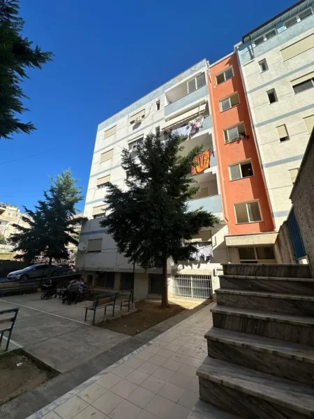 Tirane, shitet apartament 2+1+Aneks+Ballkon Kati 2, 82 m² 105.000 € (fresku , linze)