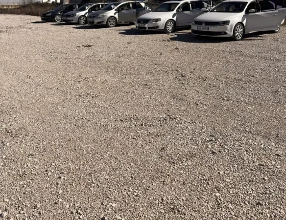 Tirane, jepet me qera toke , 2.000 m² (Vore)