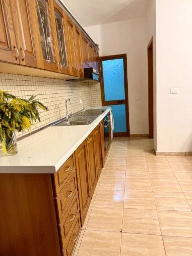 Tirane, jepet me qera apartament 1+1+Aneks+Ballkon Kati 3, 60 m² 420 € (yzberisht)