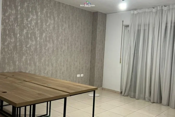 Tirane, jepet me qera zyre Kati 3, 80 m² 415 € (Bulevardi Zhan D\Ark)